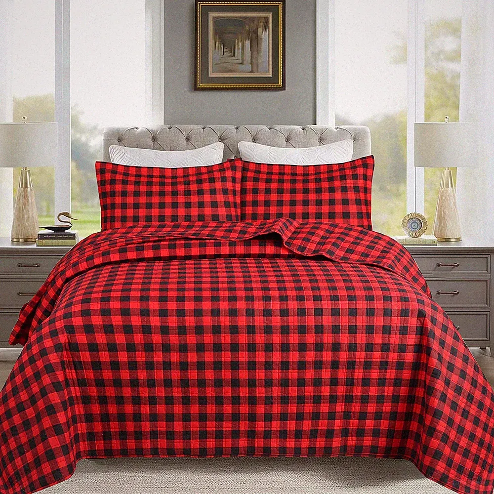 Festive Buffalo Plaid Check Quilt Set – 3-Piece Gingham Christmas Bedding